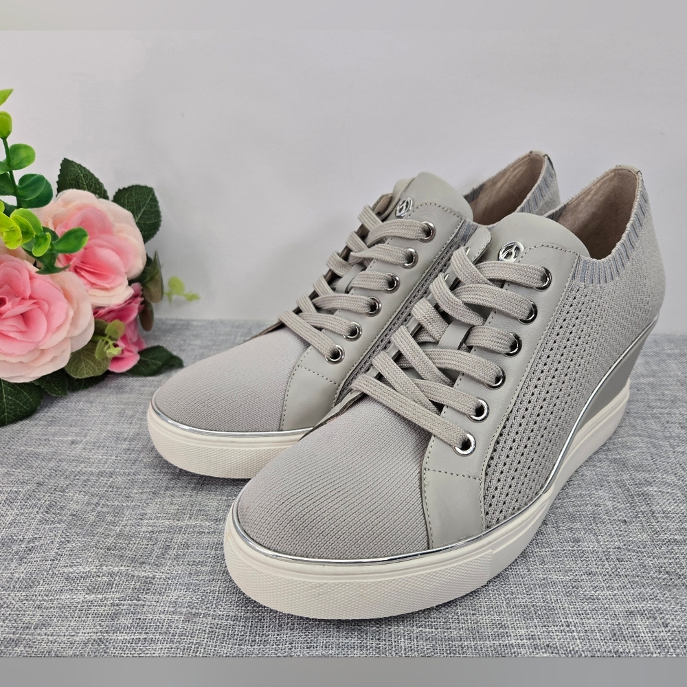The Wishbone Collection Wedge Grey & Silver Lace Sneakers‎ Size 10M US
